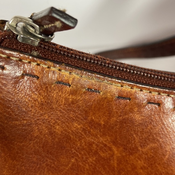 Vintage Fossil Leather Shoulder Bag - Picture 6 of 15